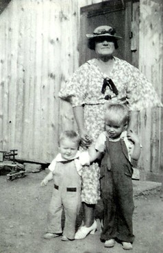 NellieVanKeppelwithgrandsonsDonandLee1936