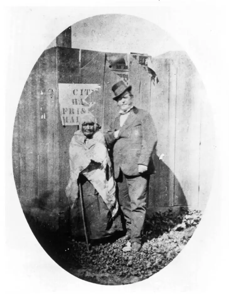 Vaalejo-with-elderly-Pomo-woman-1878